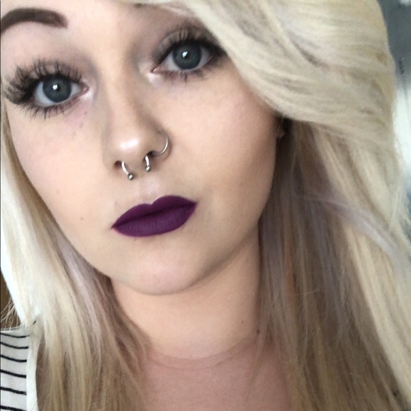 Meet your Posher, Alyssa - Picture 2 of 4